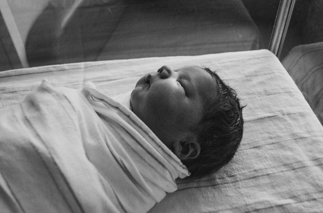 Fordelene ved at Bruge en Baby Tyngdedyne for Dit Barns Søvn og Trivsel